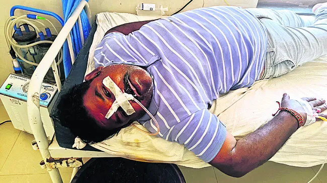 ఒత్తిళ్లు తాళలేక లైన్‌మెన్‌ ఆత్మహత్యాయత్నం