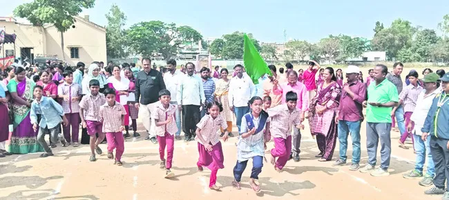 దివ్యాంగులు క్రీడల్లోనూ రాణించాలి 