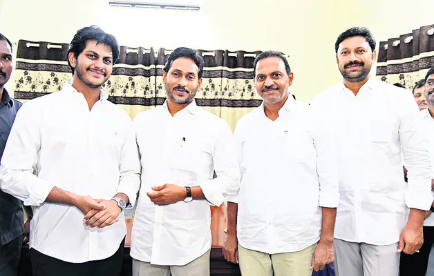 ● వైఎస్‌ జగన్‌ను కలిసిన పలువురు నేతలు.. 
