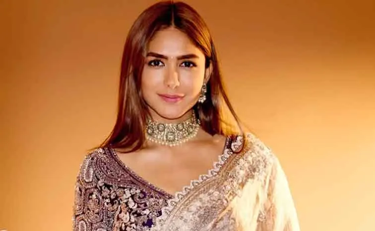 అమ్మను కారులో ఎక్కనివ్వకుండా అవమానించి...