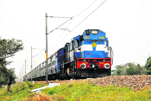 పలు రైళ్ల దారి మళ్లింపు 