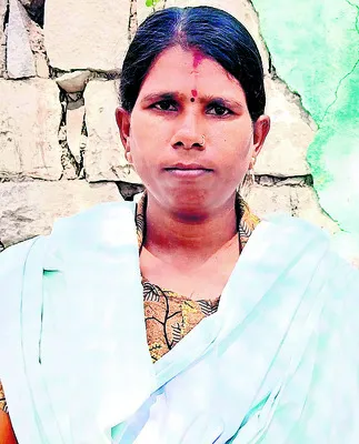   కుట్టు మిషన్‌ ఇస్తే    ఉపాధి లభించేది 
