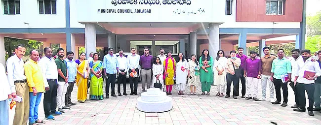 జిల్లా కేంద్రంలో పర్యటించిన  సివిల్‌ సర్వీసెస్‌ అధికారు