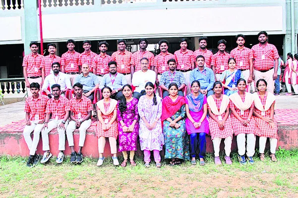 క్యాంపస్‌ ఇంటర్వ్యూల్లో 30 మంది ఎంపిక 