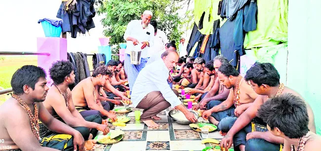 అన్నదానం.. వెల్లివిరిసిన సామరస్యం