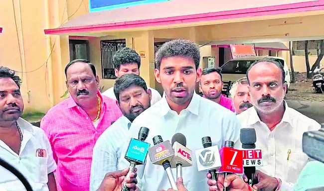 పోలింగ్‌ కేంద్రాల మార్పుపై అభ్యంతరం