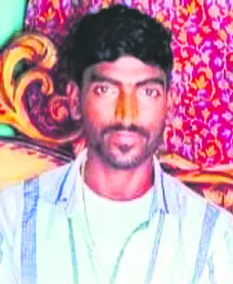 రోడ్డు ప్రమాదంలో యువకుడు మృతి 