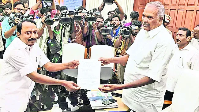 సెంగొట్టయ్యన్‌ రాజీనామా 