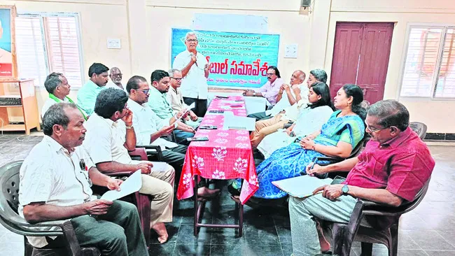 కొల్లేరు ప్రజల సమస్యలు పరిష్కరించాలి