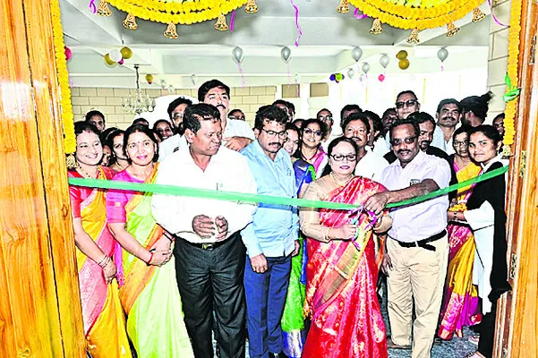 నూతన భవనంలోకి వర్సిటీ కార్యాలయాలు 