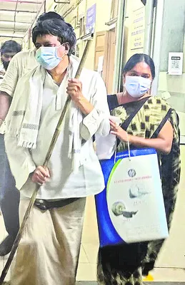 మారువేషంలో జీజీహెచ్‌లో తనిఖీలు