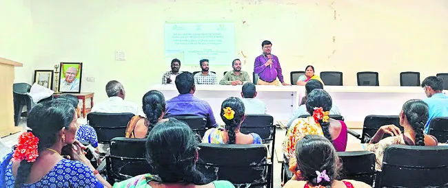 గిడ్డంగుల్లో ధాన్యం నిల్వ చేసుకోవాలి