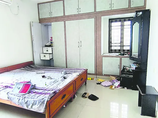 దొంగల బీభత్సం 