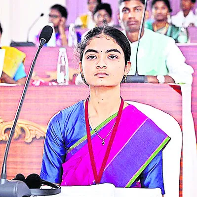 అధ్యక్షా! మైదానాల్లేవ్‌.. మొక్కలు ఎక్కడ నాటాలి?
