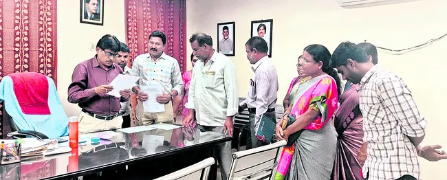 రాష్ట్ర వెటర్నరీ కౌన్సిల్‌ చైర్మన్‌పై చర్యలు తీసుకోవాలి