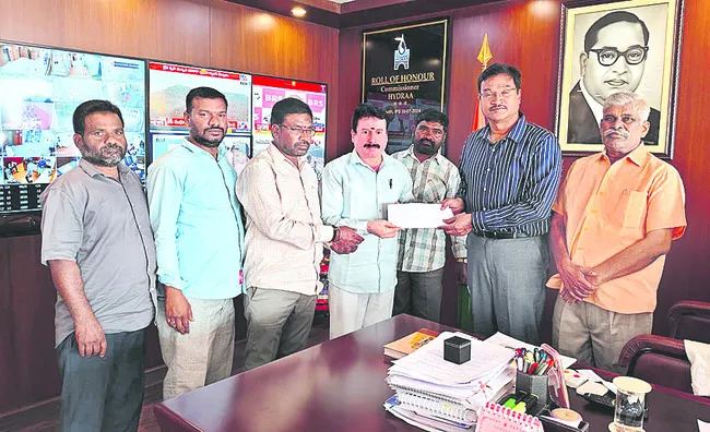 చెరువులు, కుంటలు కాపాడండి 