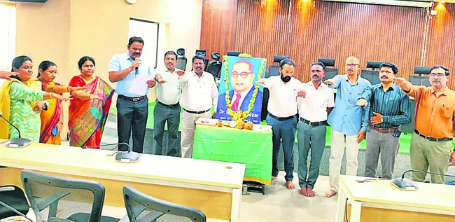 భారత రాజ్యాంగం  దేశానికి గర్వకారణం
