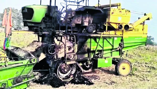 హార్వెస్టర్‌ దగ్ధం