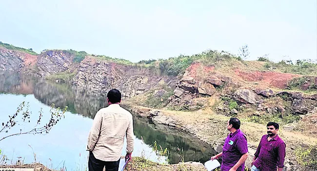 నల్లరాయి క్వారీల తనిఖీ 