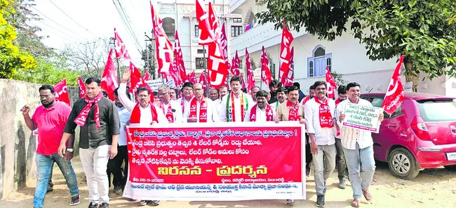 నల్ల చట్టాలను వెనక్కి తీసుకోవాలి