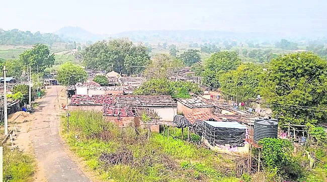 సరిహద్దు పల్లెల్లో సందడి