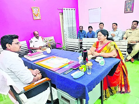 బాధితులకు త్వరితగతిన నష్ట పరిహారం చెల్లించండి 