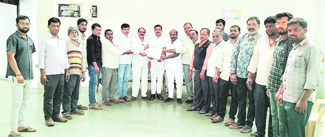 సంఘటిత పోరాటాలకు సిద్ధం కావాలి 