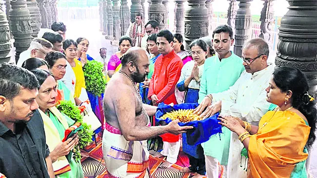 అప్పన్నకు విశేషంగా ఆర్జిత సేవలు 