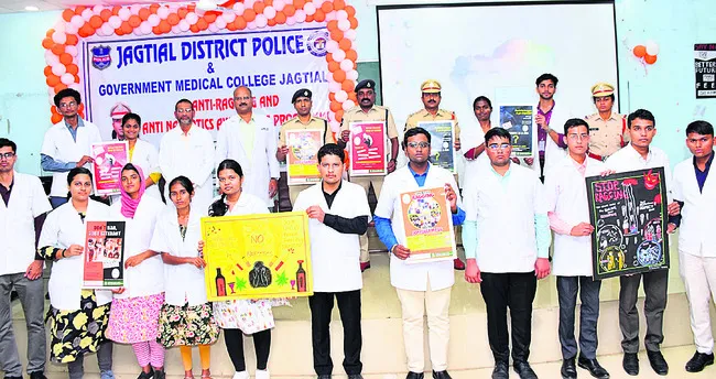 ర్యాగింగ్‌తో భవిష్యత్‌ నాశనం చేసుకోవద్దు