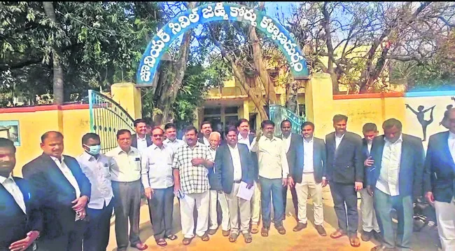 కర్ణాటక న్యాయవాదిపై ‘పచ్చ’ మూక దాడి 