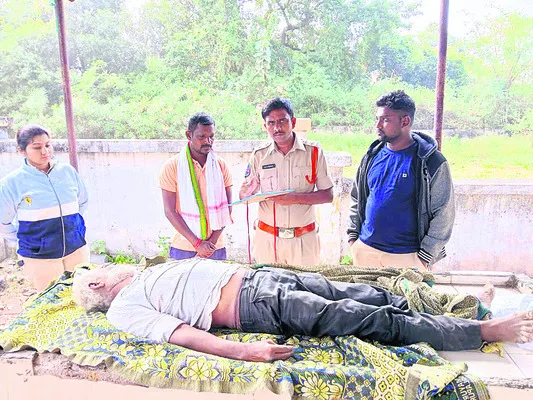 మద్యానికి బానిసై  ఒకరు ఆత్మహత్య