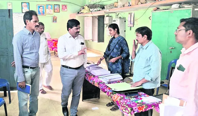 నామినేషన్ల ప్రక్రియ సజావుగా సాగాలి