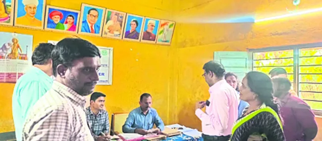 నామినేషన్‌ కేంద్రాల పరిశీలన