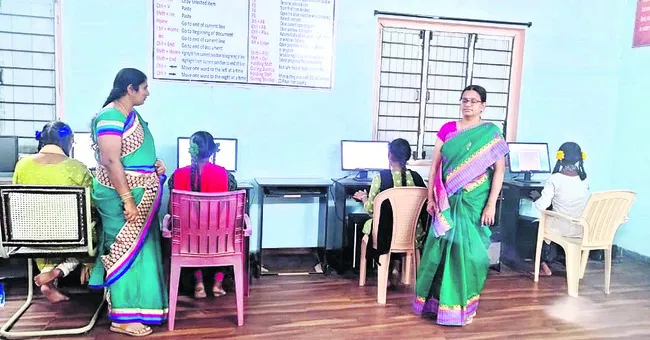 సాంకేతిక పరిజ్ఞానాన్ని పెంపొందించుకోవాలి 