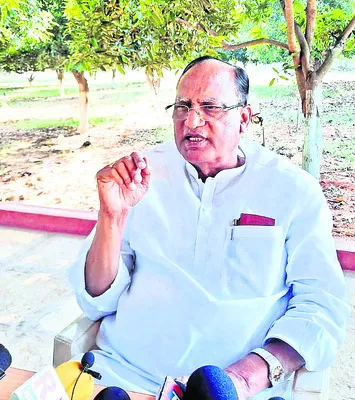 వార్డు సభ్యుడి నుంచి..మండలి చైర్మన్‌గా