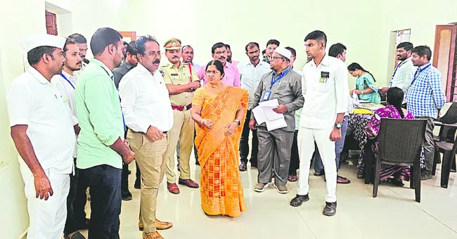 నామినేషన్ల ప్రక్రియ సజావుగా సాగాలి 