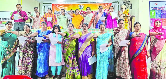 బాల్య వివాహాలను ప్రోత్సహిస్తే రెండేళ్ల జైలు  