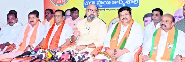 నిధుల కోసమే పంచాయతీ ఎన్నికలు 