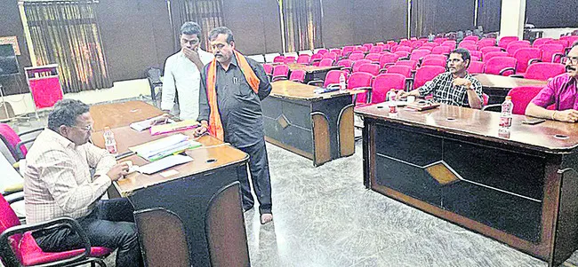 ● ట్రైకార్‌ ఎం.డి. మణికుమార్‌ ● డీడీ, ఐటీడీఏ ఏపీఓలపై వచ