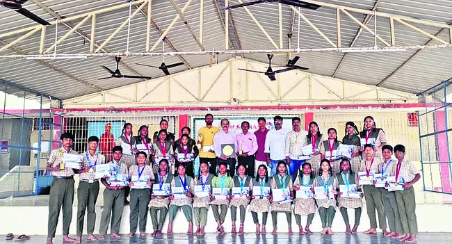 జాతీయ స్థాయి చిత్రకళ పోటీల్లో ప్రతిభ 