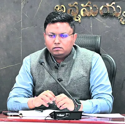 సంక్షేమ హాస్టళ్లు, పాఠశాలల్లో పారిశుద్ధ్యంపై దృష్టి 