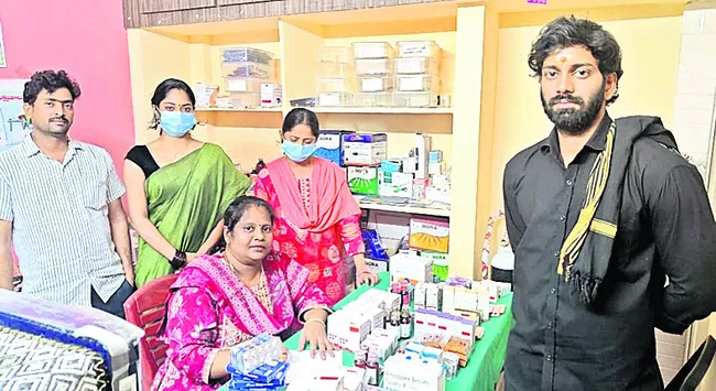 సుహం ఫార్మసీలో సోదాలు