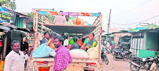 మూటా ముల్లె సర్దుకుని.. 