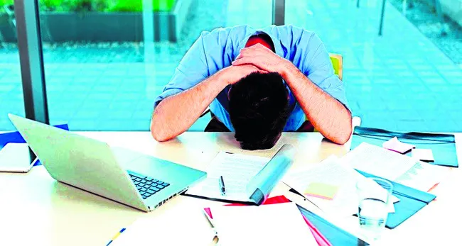 బాబూ.. ఇక్కడ ప్రభుత్వ ఉద్యోగం చేయలేం!