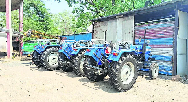 ఎంబీ పత్రాలనే చించేశారు! 