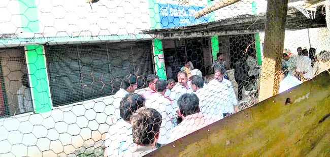 టీడీపీ నాయకుల ‘పైసా’చికం