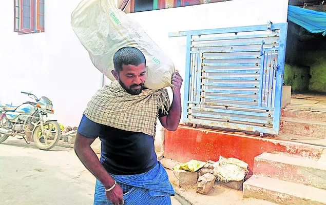 రూ. పది వేలు లేవు.. నిరుద్యోగ భృతి లేదు 