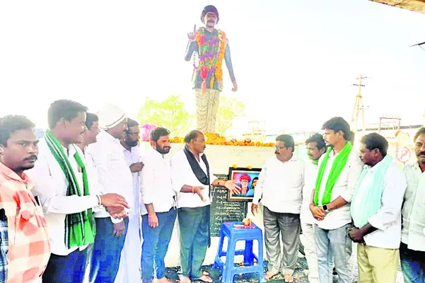సామాజిక విప్లవకారుడు పూలే