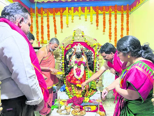 ఘనంగా దుర్గామాత పూజలు