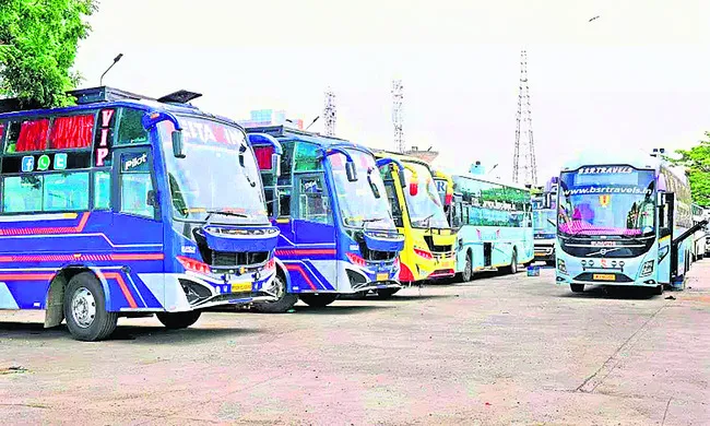 18 రోజుల తర్వాత రోడ్డెక్కిన ఆమ్నీ బస్సులు 